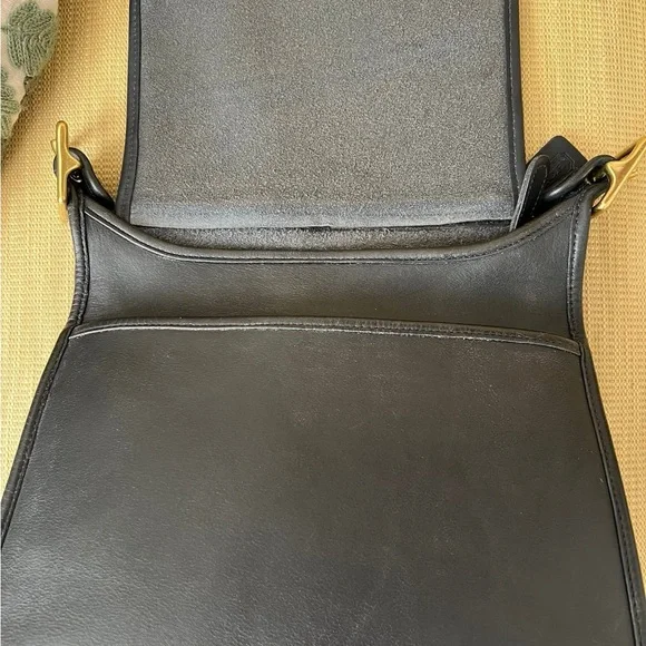 Vintage Coach Navy Legacy Zip #9966 Leather Shoulder Bag with Gold Hardware - Picture 6 of 11